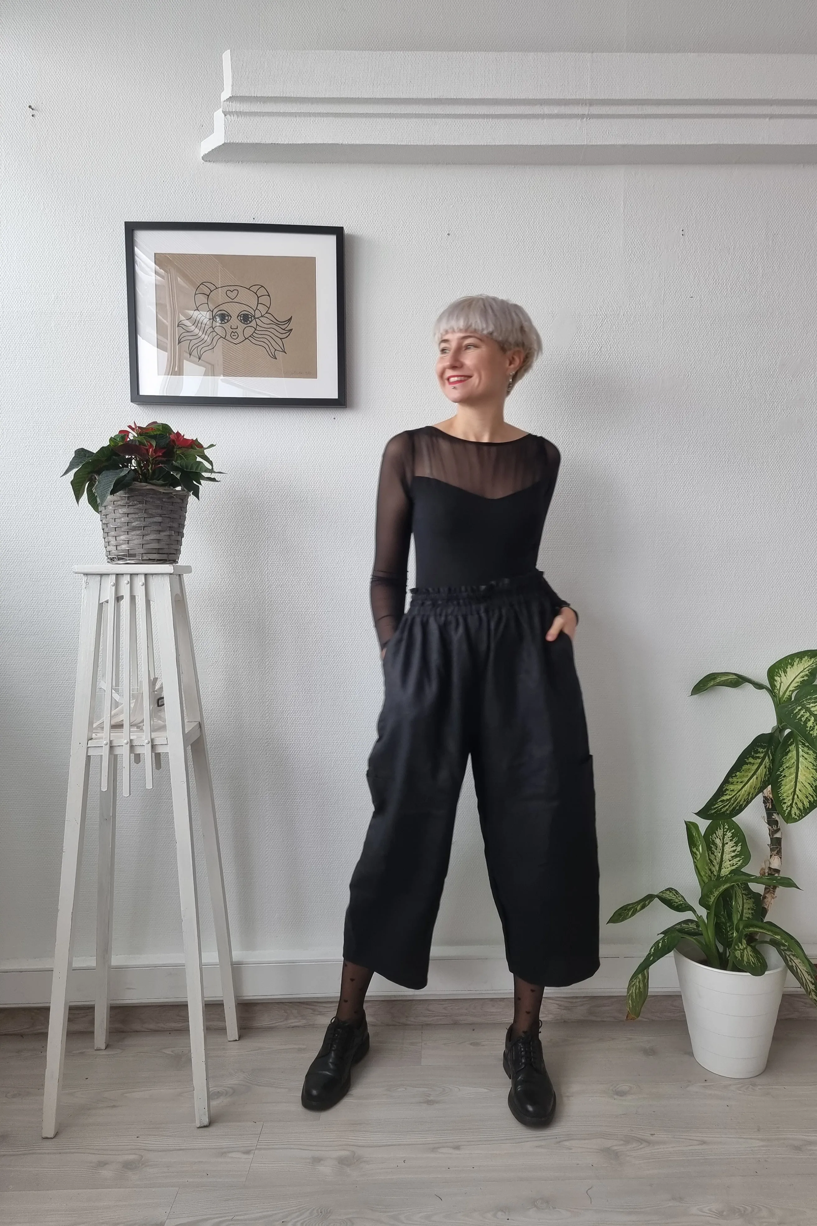 Black Linen Blend Wide Balloon Statement Pants in 4/5 Lenght and Side Pockets