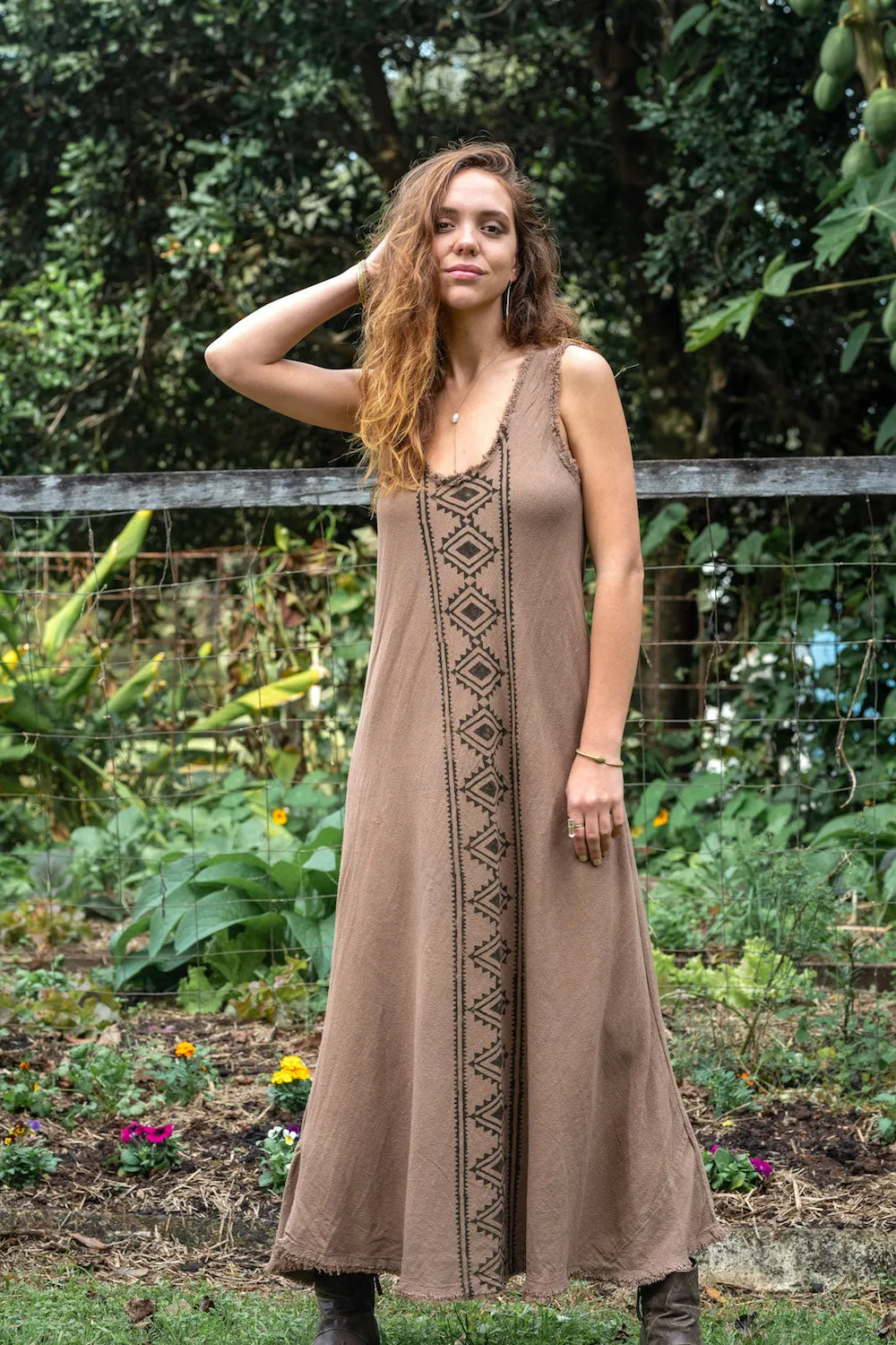 ILANA DRESS IN EARTHY BROWN