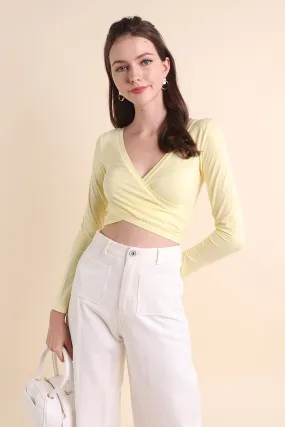 MADEBYNM BASICS EVIE V-NECK LONG SLEEVE CROPPED TOP IN PALE DAFFODIL