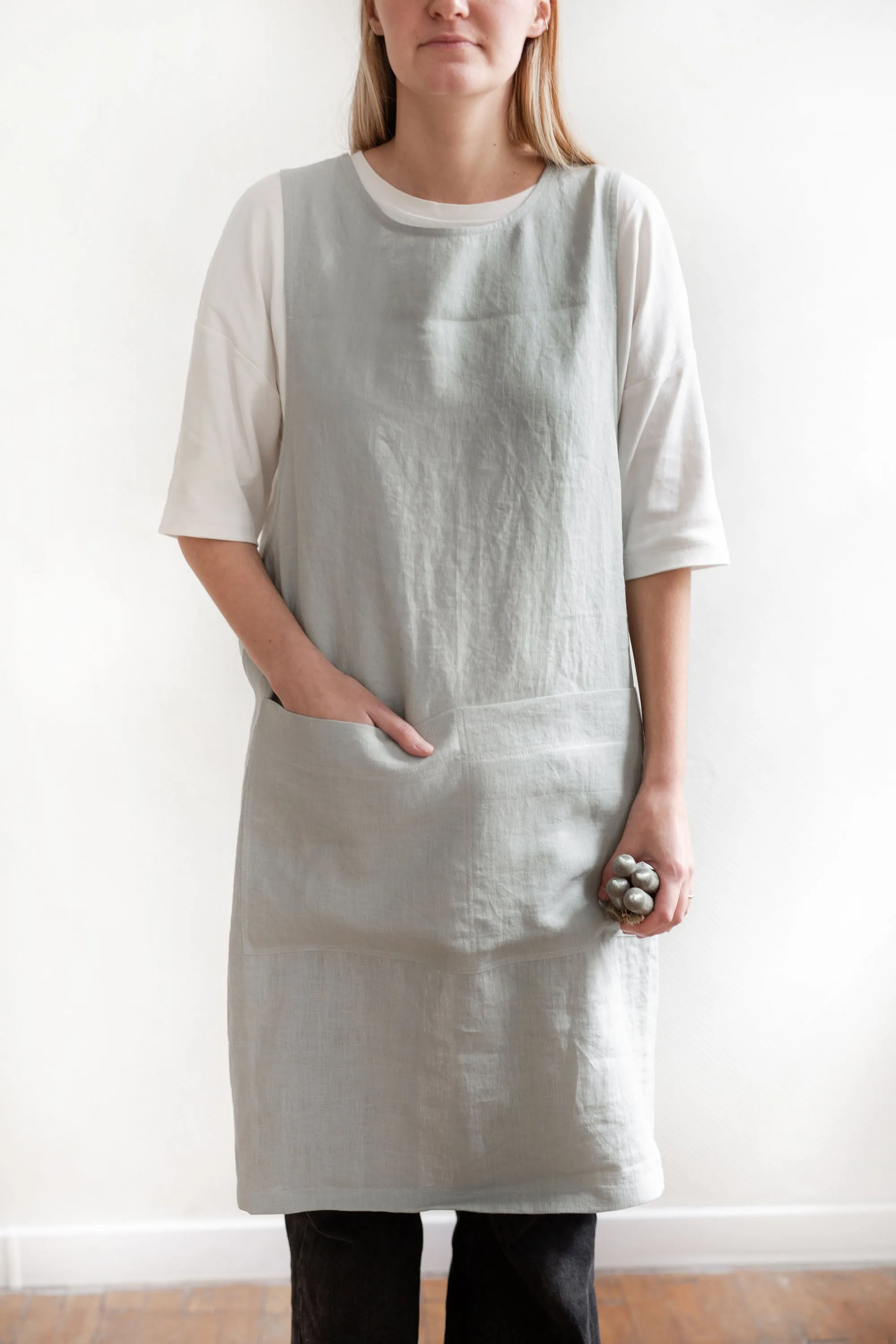 Pinafore linen apron by AmourLinen