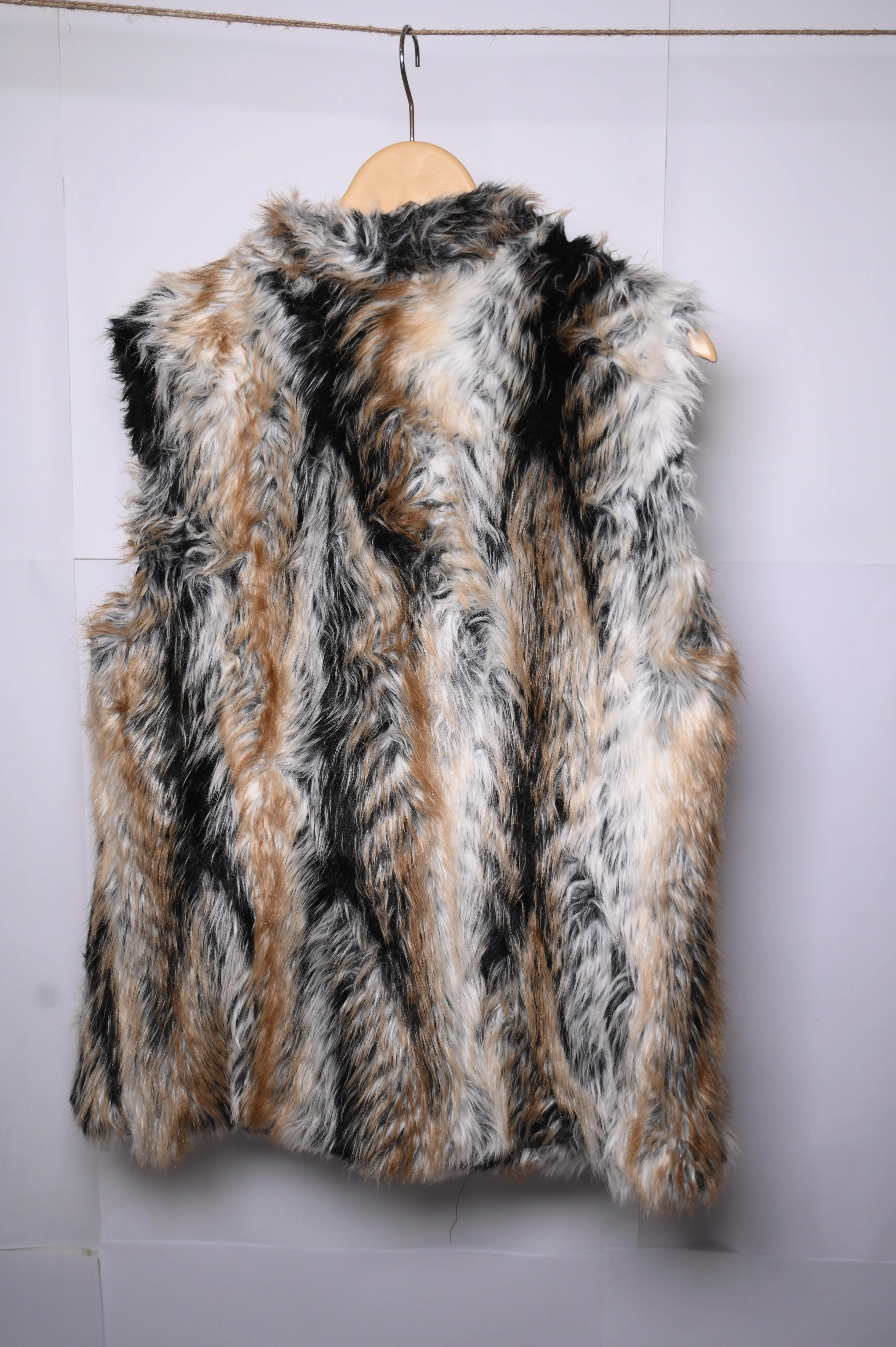 Thriftyfy White, Brown, and Black Fur Sleeveless Jacket – Effortless Elegance in Every Layer